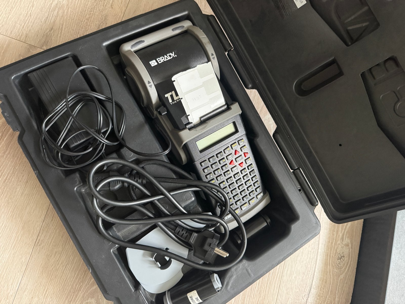 Brady TLS2200 thermische labelprinter + koffer & adapter, Computers en Software, Ophalen of Verzenden, Gebruikt, Qwerty, Etiket