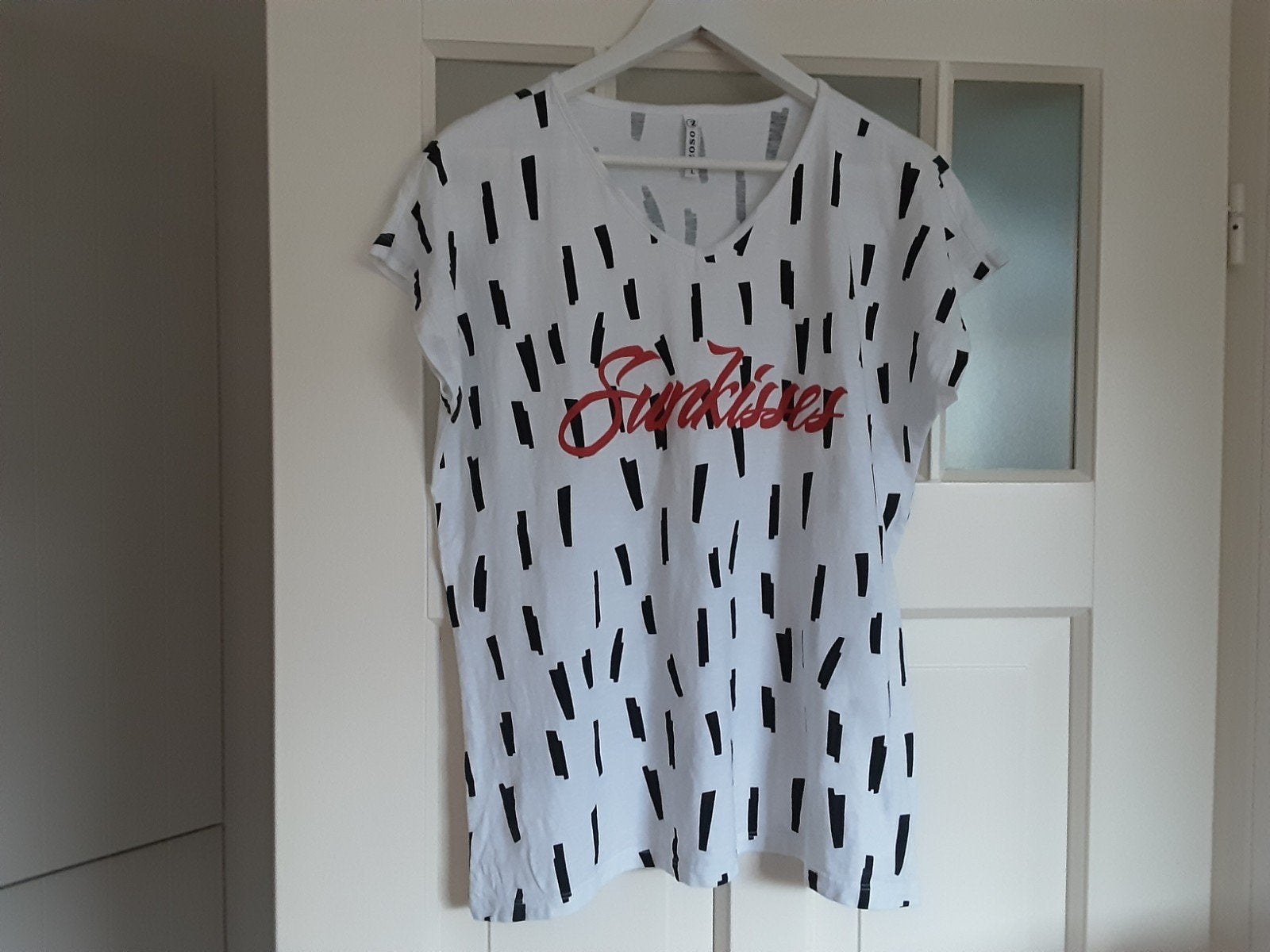 T SHIRT      ZOSO       maat     L., Ophalen of Verzenden, Zo goed als nieuw, Maat 38/40 (M), Korte mouw