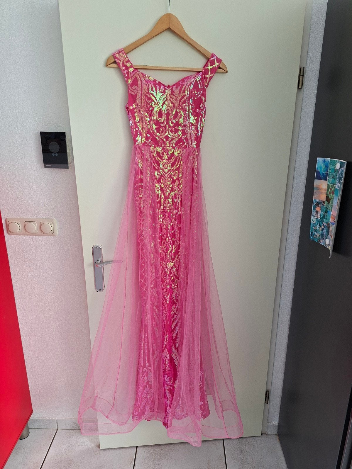 Prachtige roze galajurk met paletjes, XS, Kleding | Dames, Nieuw, Ophalen of Verzenden, Roze, Maat 34 (XS) of kleiner