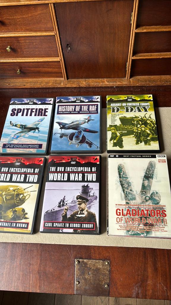 World War 2- d day - history of the raf- spitfire ea, Ophalen of Verzenden, Zo goed als nieuw, Oorlog of Misdaad