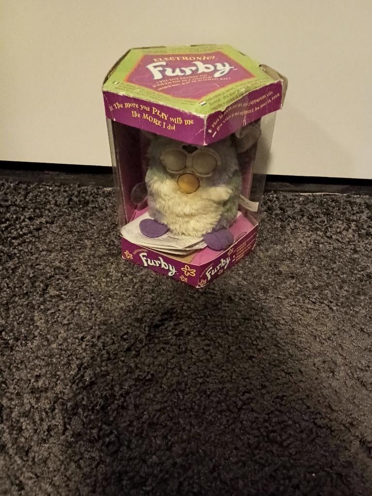 Furby Tye-Dye Engels werkend in doos, Verzenden, Zo goed als nieuw