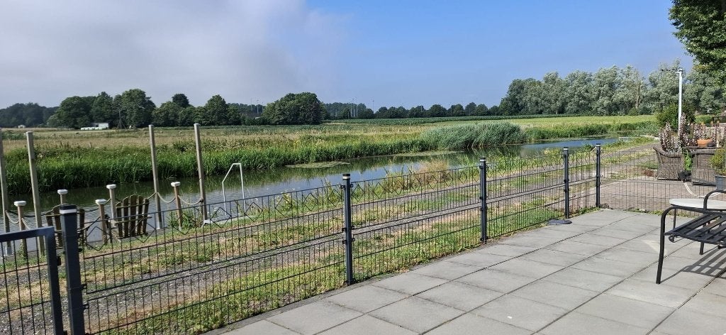 Foto 5 van Antraciet hekwerk met asymmetrisch poort, 40m lang