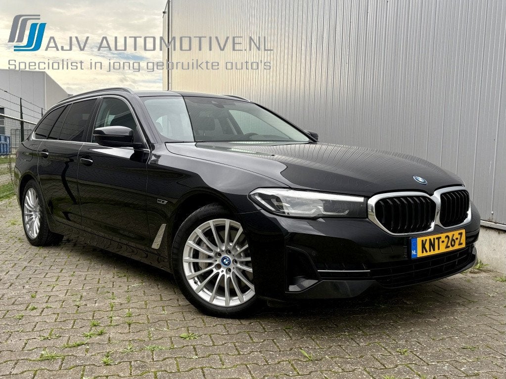 BMW 5 Serie Touring 530e X-DRIVE HIGH EXECUTIVE / TREKHAAK /, Auto's, 1935 kg, Gebruikt, Euro 6, 4 cilinders