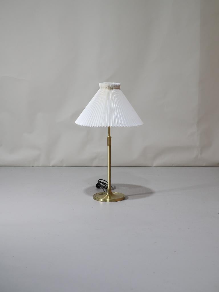 Verstelbare Le Klint tafellamp Deens vintage messing plissé, -, Ophalen of Verzenden, Zo goed als nieuw, Metaal
