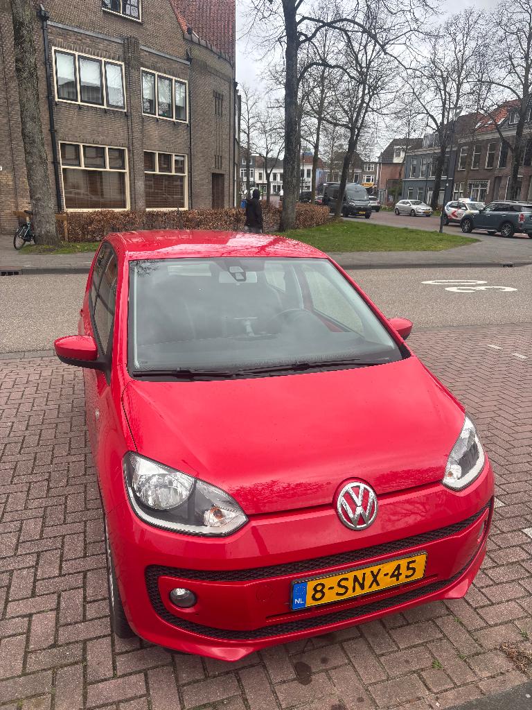 Volkswagen up! 1.0 44KW 2013 Rood, Auto's, Volkswagen, Voorwielaandrijving, 840 kg, Leder en Stof, Origineel Nederlands