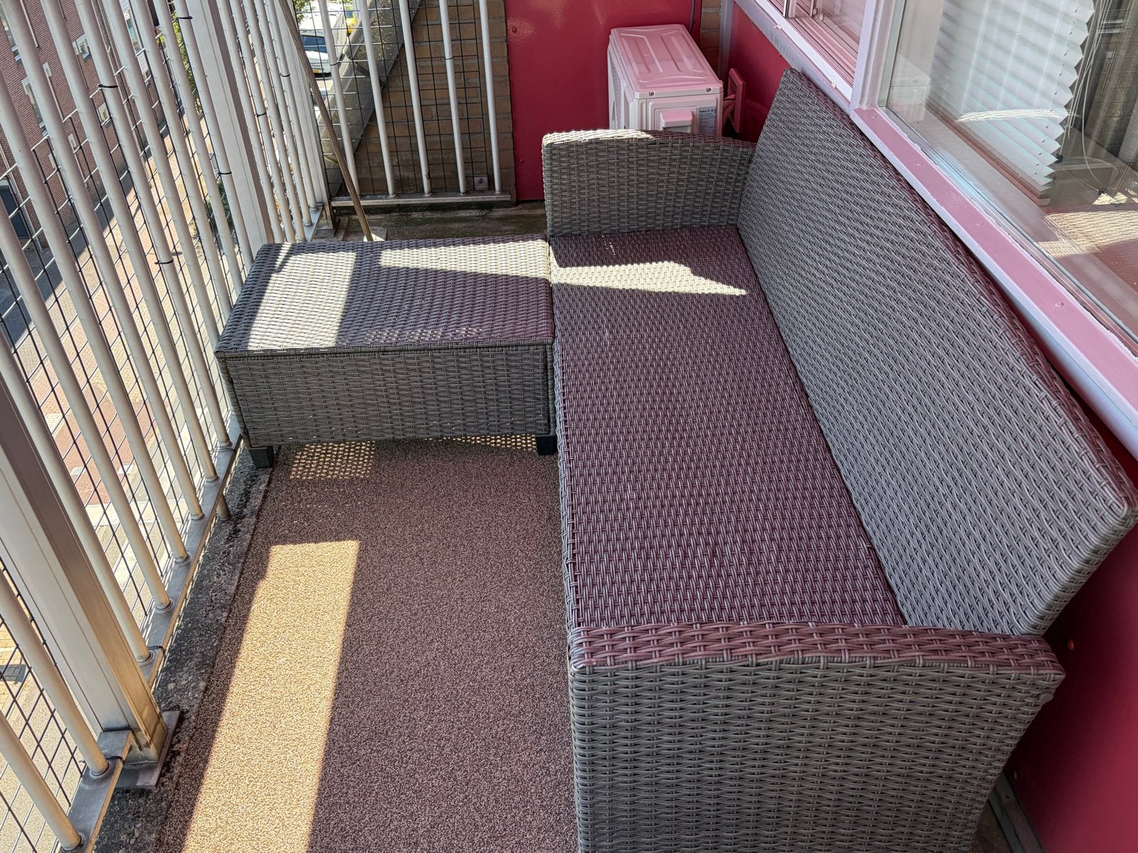 Balkon lounge set met hocker, hangtafel en opbergkist, Ophalen, Kunststof, 3 zitplaatsen, Zo goed als nieuw