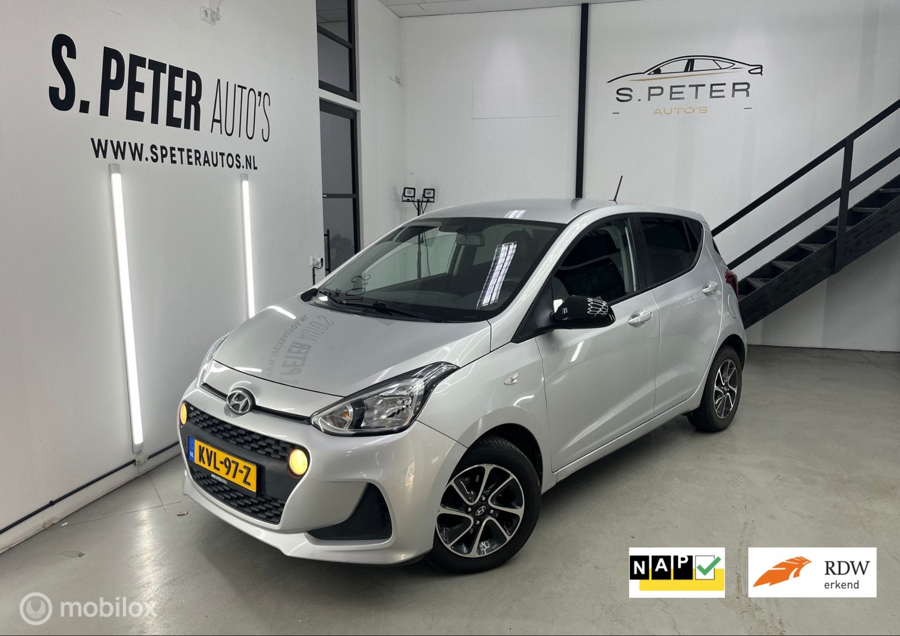 Hyundai i10 1.0i Premium, Auto's, Stof, Gebruikt, 4 stoelen, Bedrijf