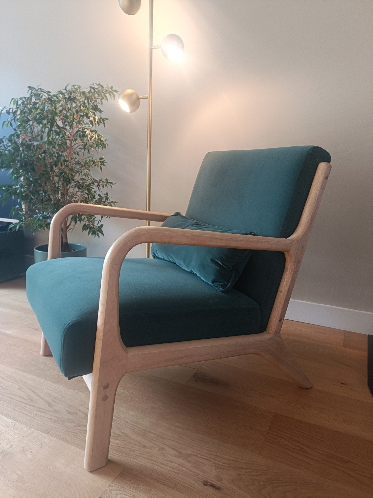 Groene fauteuil met houten frame/Fauteuil Mark WOOOD, Hout, Gebruikt, Modern, Scandinavisch, 75 tot 100 cm