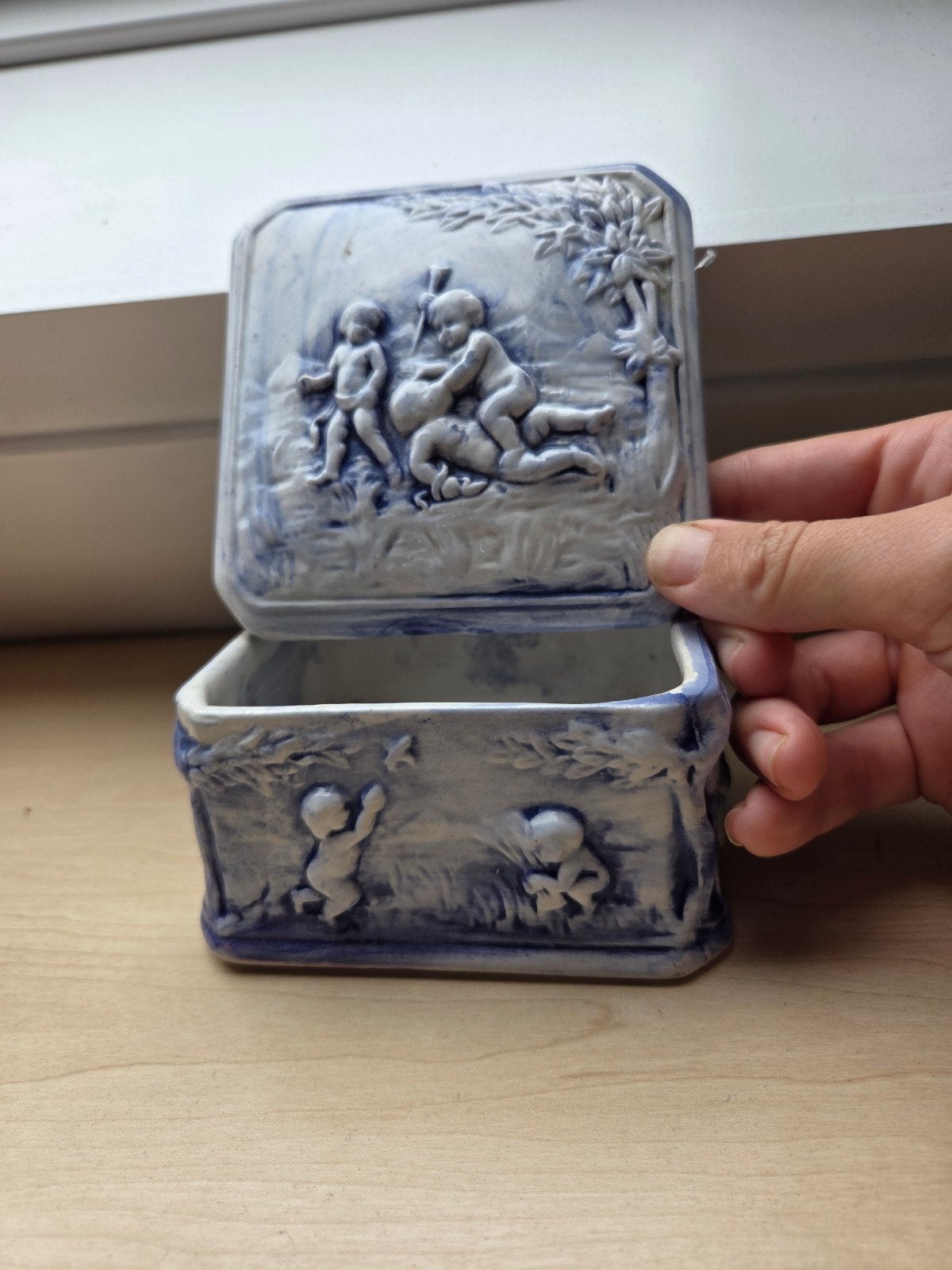 Vintage Keramisch Sieradendoosje met Cherubijnen – Blauw/Wit, Ophalen of Verzenden