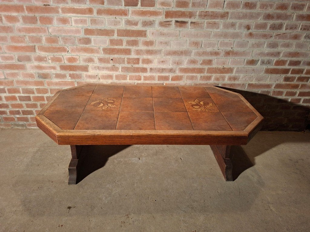 Salontafel met keramische tegels en eikenhouten frame (1960), Huis en Inrichting, Tafels | Salontafels, 100 tot 150 cm, Overige materialen