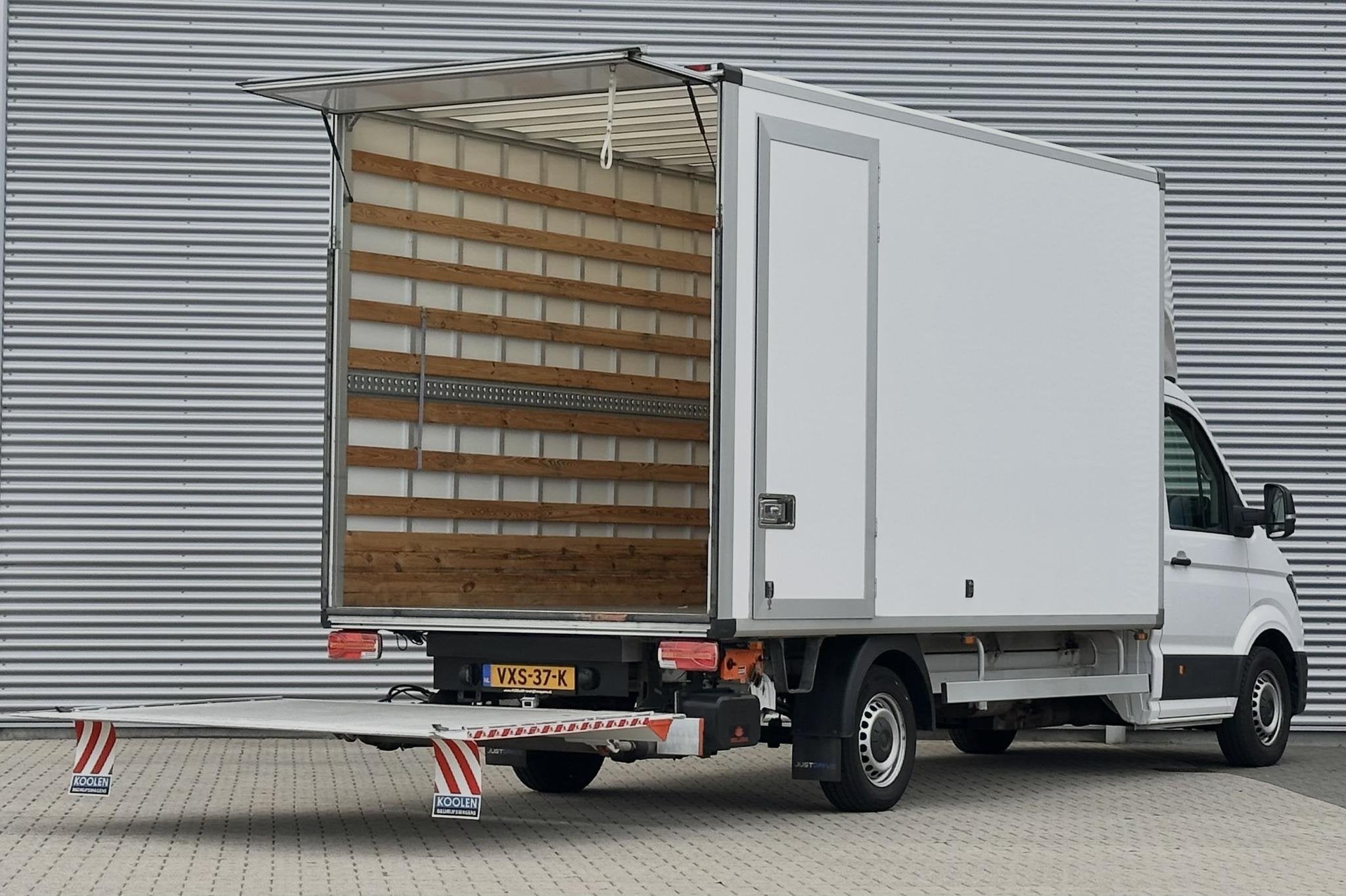 Volkswagen Crafter 35 2.0 TDI bakwagen met laadklep automaat, Stof, Gebruikt, 4 cilinders, 2707 kg