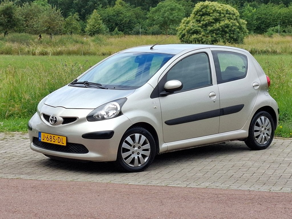 Aygo 1.0 Calvin Klein bj 2007 Bruin 5DRS Airco Sportvelgen, Auto's, Toyota, Bedrijf, Aygo, ABS, Airbags, Airconditioning, Boordcomputer