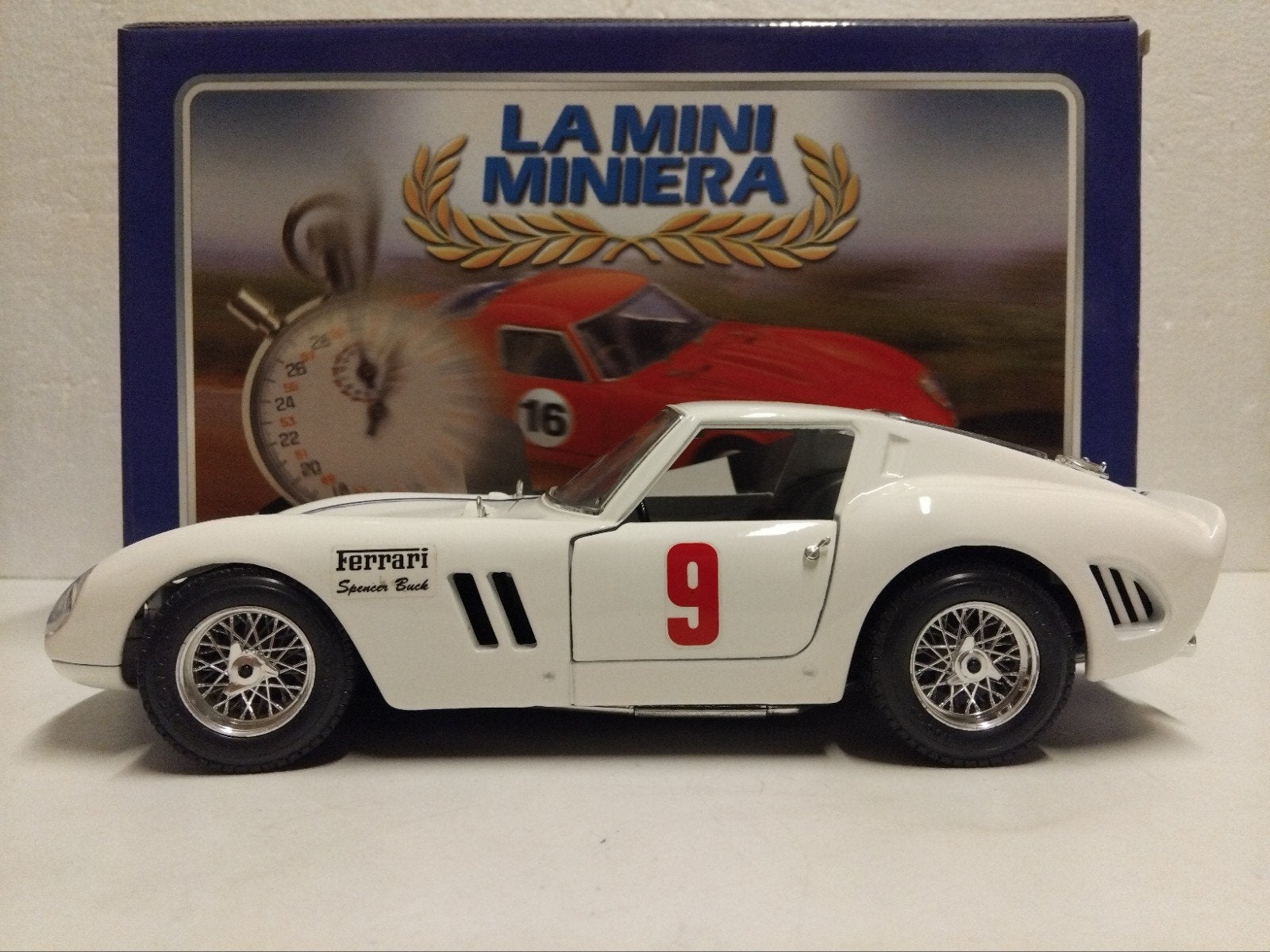 Ferrari 250 GTO " LAGUNA SECA " wit La Mini Miniera 1:18 KRD, Hobby en Vrije tijd, Modelauto's | 1:18, Ophalen of Verzenden, Zo goed als nieuw