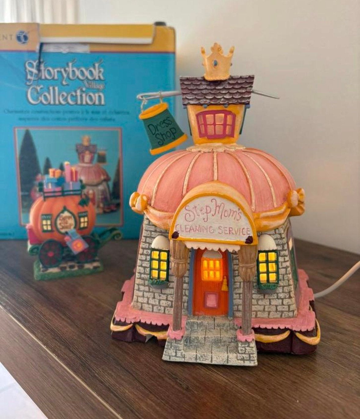 Disney departement 56 cinderella kerstdorp huisje, Ophalen of Verzenden, Zo goed als nieuw, Beeldje of Figuurtje