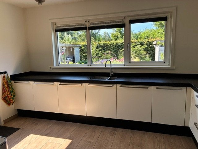 Moderne hoekkeuken, Huis en Inrichting, Keuken | Complete keukens, Gebruikt, Wit, Hoekkeuken, Ophalen of Verzenden