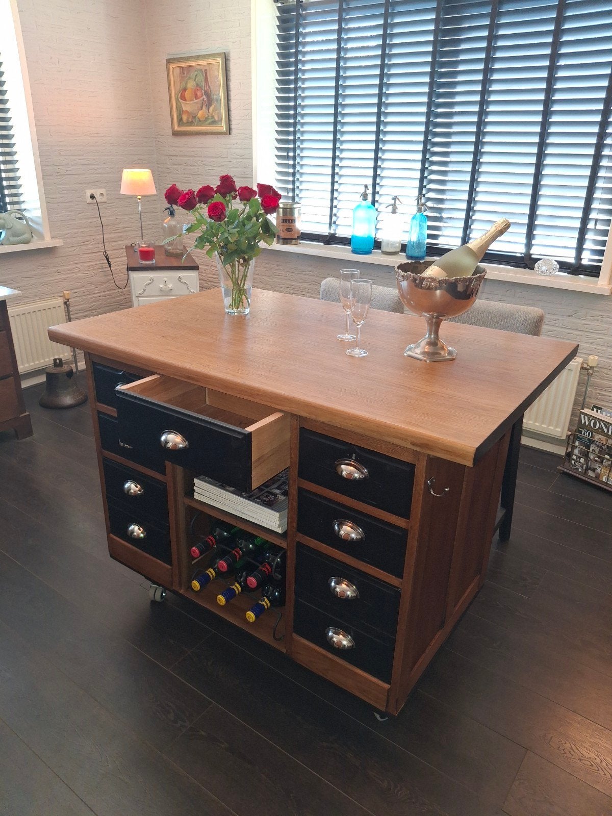 Massief houten keukeneiland met eetbar en 8 laden., Antiek en Kunst, Curiosa en Brocante, Ophalen of Verzenden