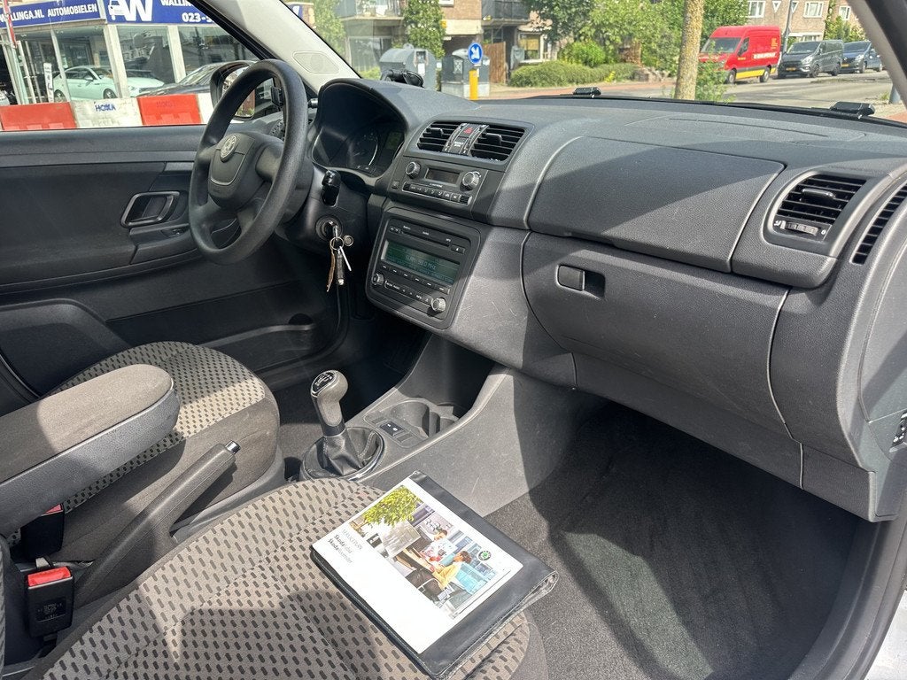 Skoda Fabia Combi 1.2 TSI Ambition airco/ecc nwe apk keurige, Voorwielaandrijving, Euro 5, Zwart, 4 cilinders