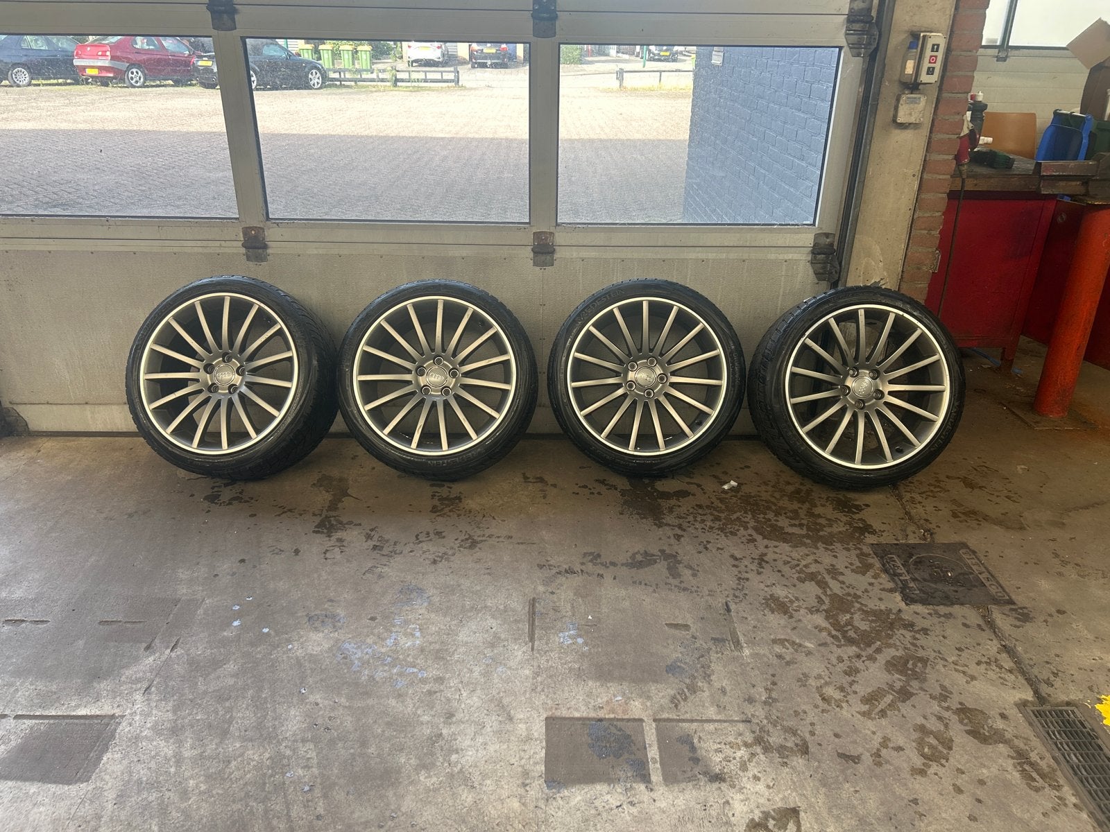 Originele Audi TT 19 inch S Line Velgen + Vredestein Banden, Gebruikt, Banden en Velgen, Winterbanden, 235 mm