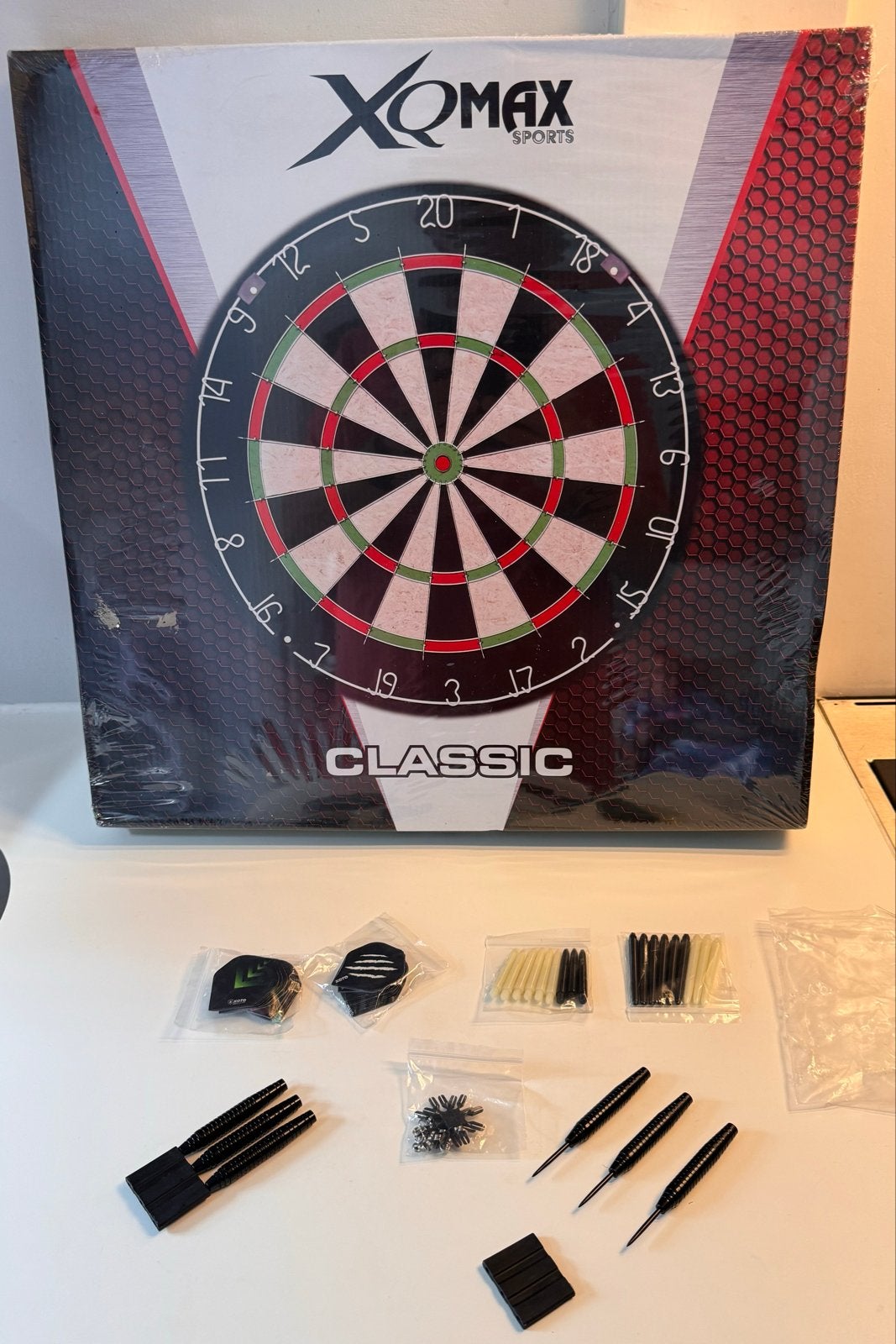 XQ Max Classic Dartbord met Pijlen en Accessoires (nieuw), Sport en Fitness, Verzenden, Nieuw, Dartbord met pijlen