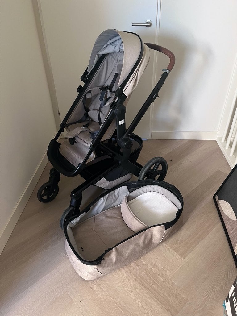 Joolz Day+ – Timeless Taupe | Complete set | Zwarte basis, Verstelbare duwstang, Zo goed als nieuw, Combiwagen, Ophalen