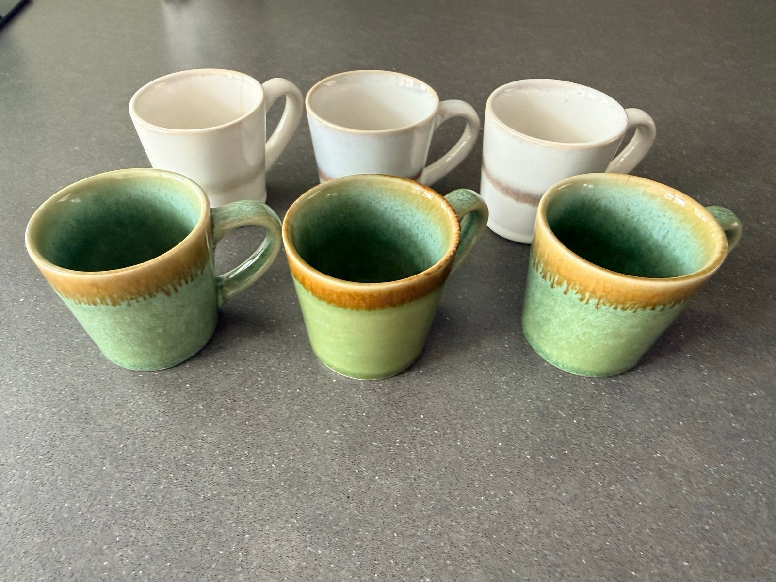Set van 6 espresso kopjes - 3 groen, 3 wit, Ophalen of Verzenden, Zo goed als nieuw, Keramiek, Kop(pen) en/of Schotel(s)