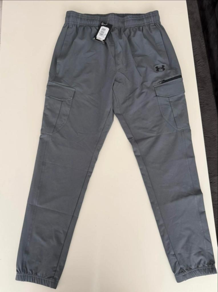Under Armour cargobroek maat M - zo goed als nieuw!, Maat 48/50 (M), Ophalen of Verzenden, Zo goed als nieuw, Grijs