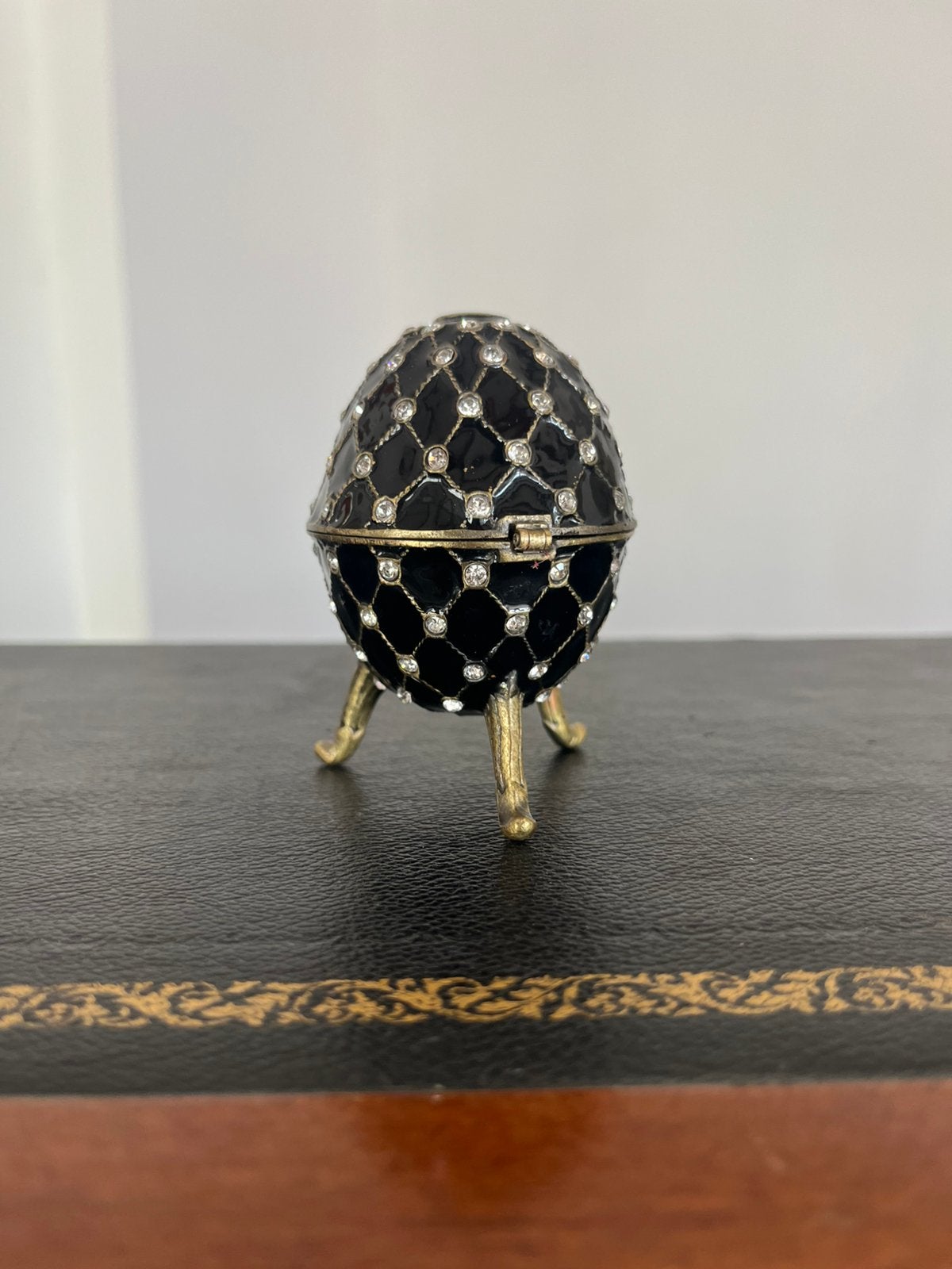 Decoratief ei - doosje, Verzamelen, Ophalen of Verzenden, Zo goed als nieuw, Figuurtje
