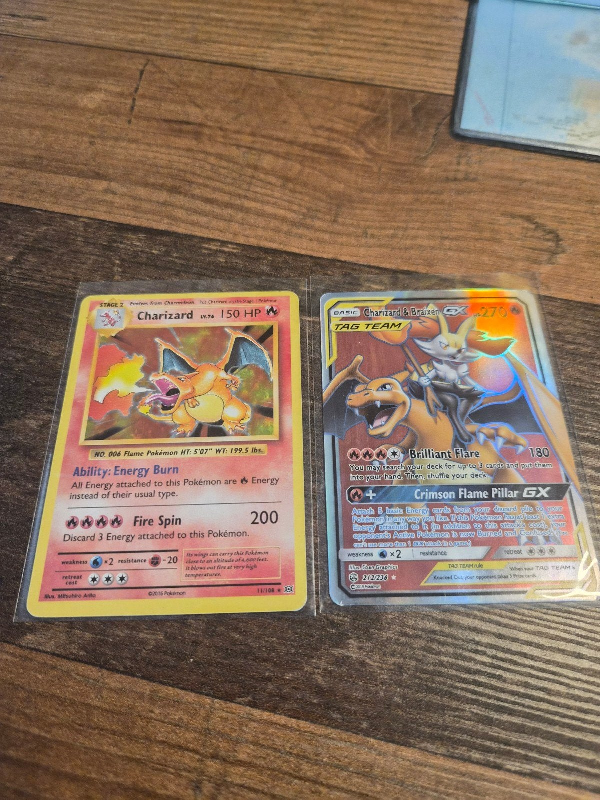 Pokémon Charizard Kaarten - 2 stuksndjejdjrjjrjrnrnrmrmrmrmm, Ophalen, Zo goed als nieuw, Meerdere kaarten