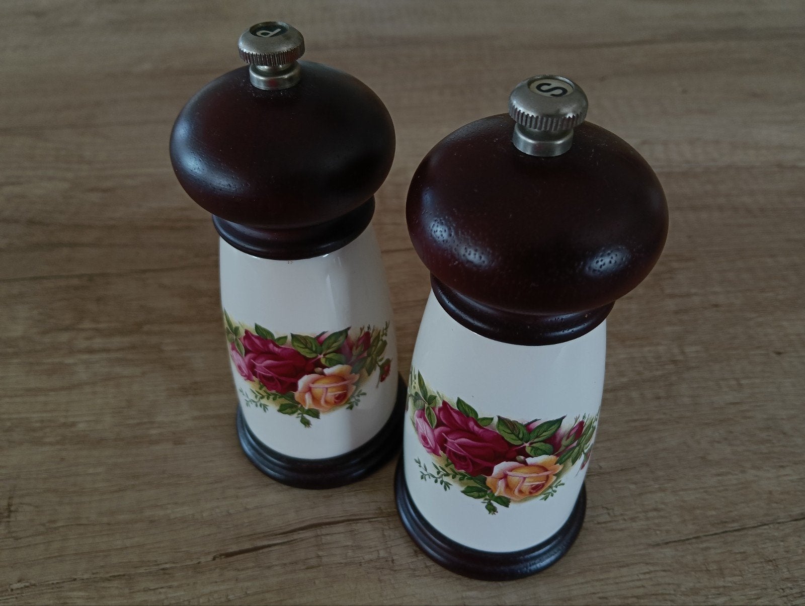 Royal Albert Peper en zout molen, Ophalen, Overige typen, Hout, Zo goed als nieuw
