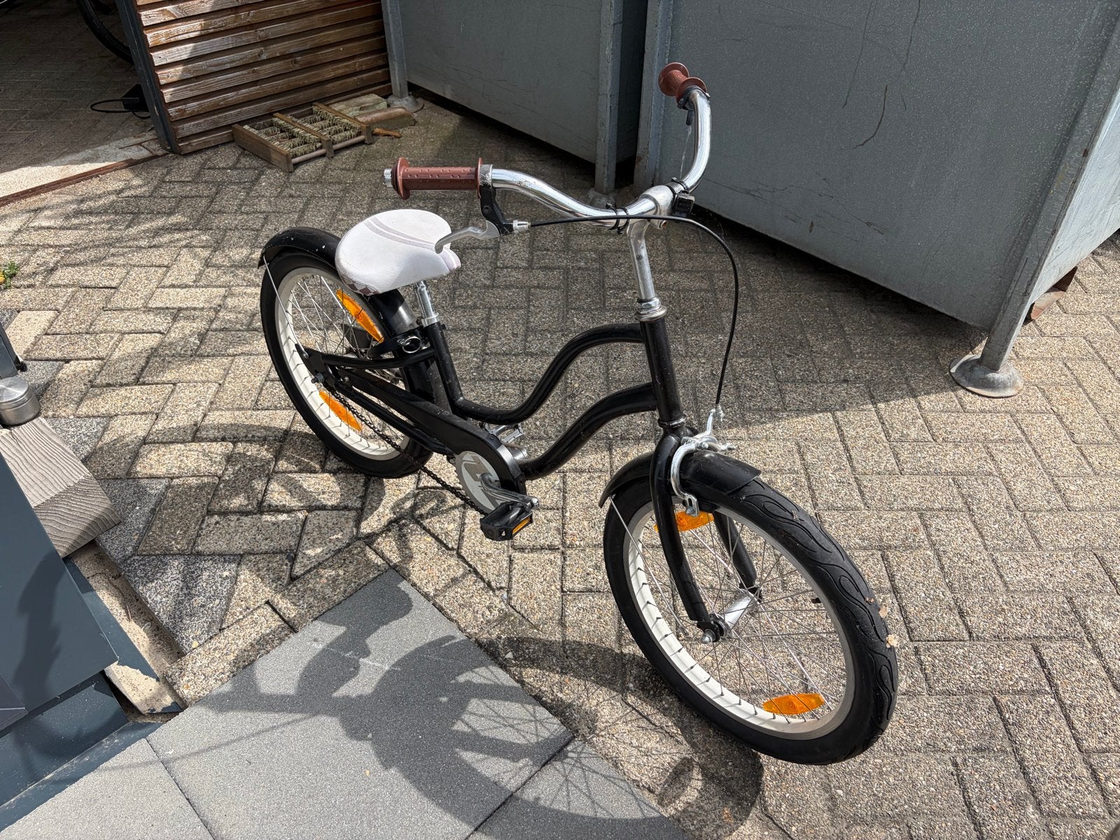 Kinderfiets 20 inch - Zwart met wit zadel, Fietsen en Brommers, Ophalen, Gebruikt, Velgrem, 20 inch of meer