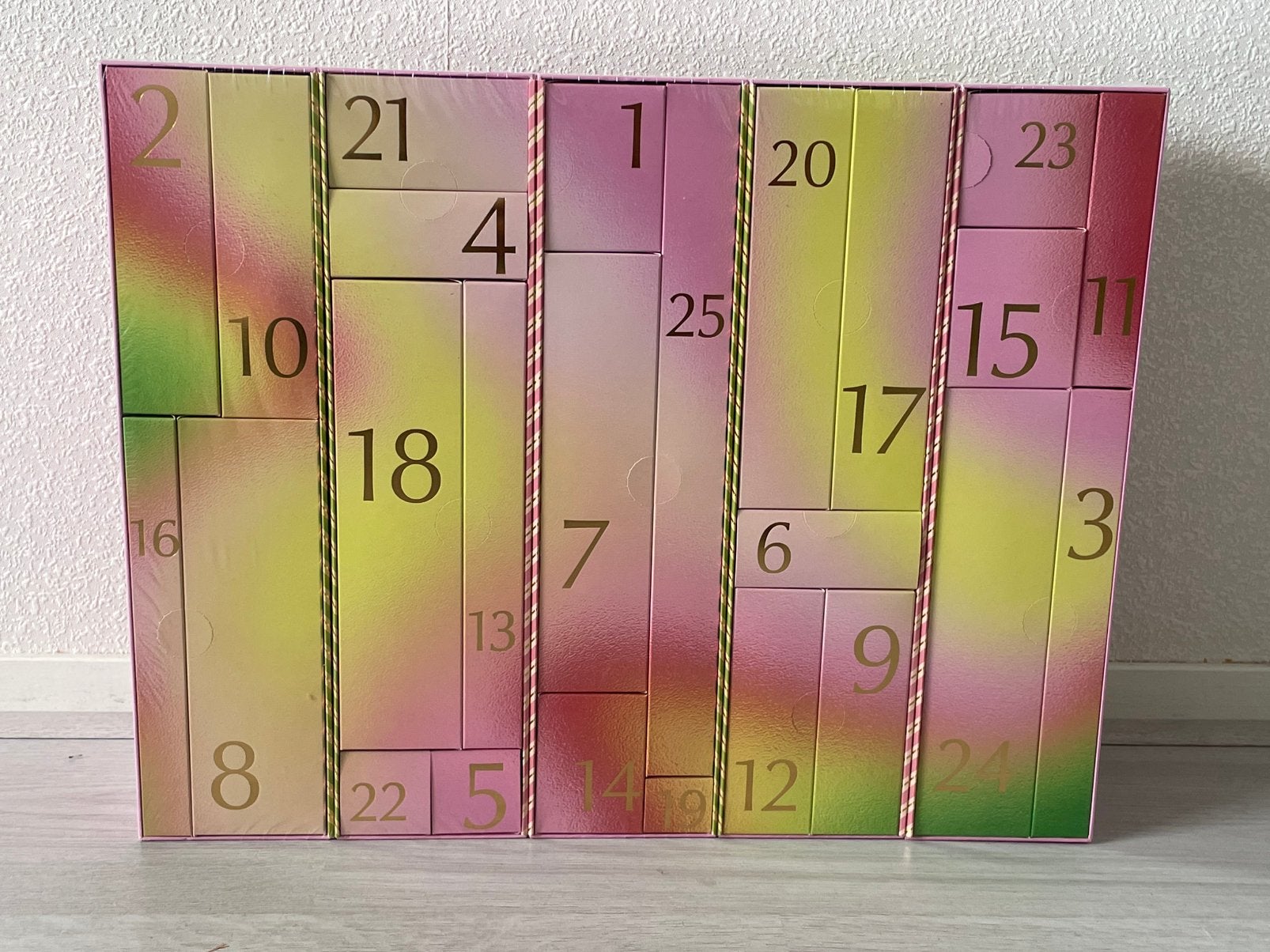 Bijenkorf Adventskalender 2026 twv 850 eur/SOLD OUT bij Bij, Ophalen of Verzenden, Nieuw, Gehele gezicht, Make-up