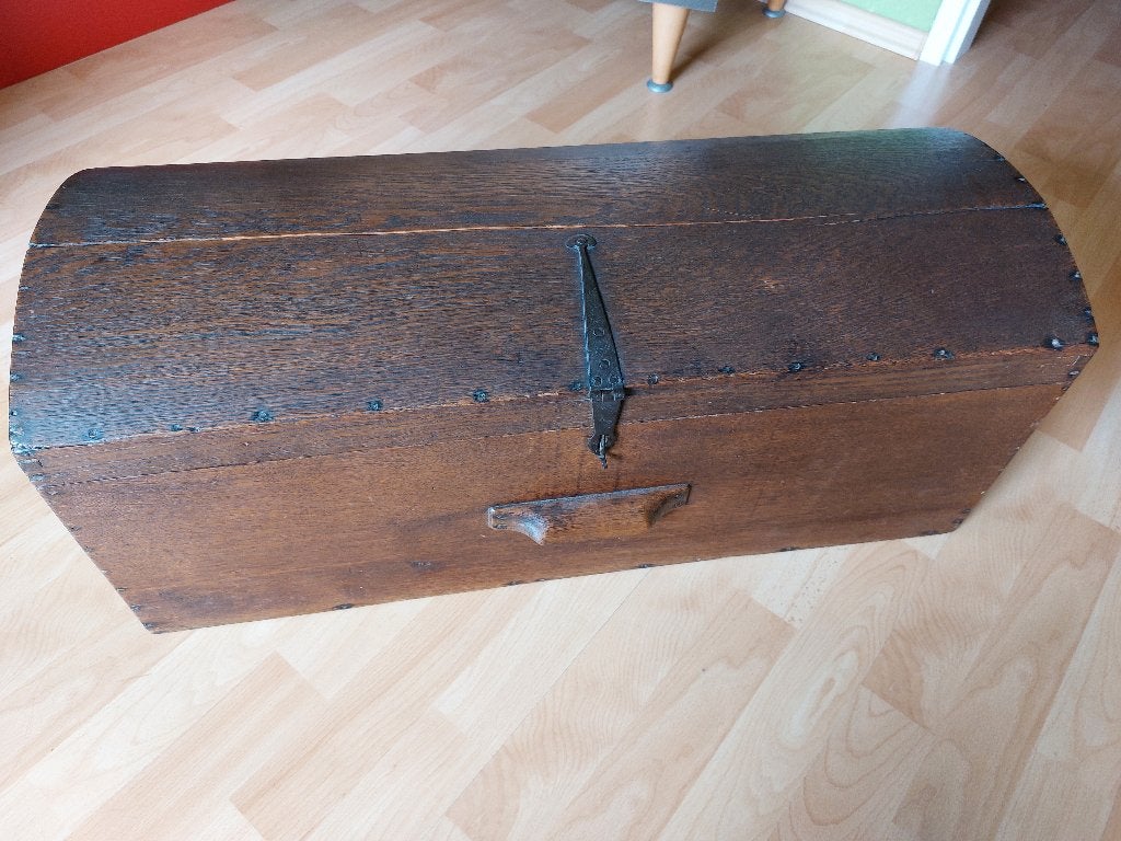 Antieke houten kist, Ophalen