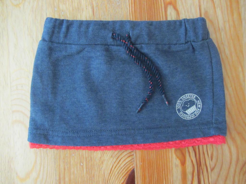 Donkerblauw rokje met rood randje maat 68, Kinderen en Baby's, Babykleding | Maat 68, Ophalen of Verzenden, Zo goed als nieuw