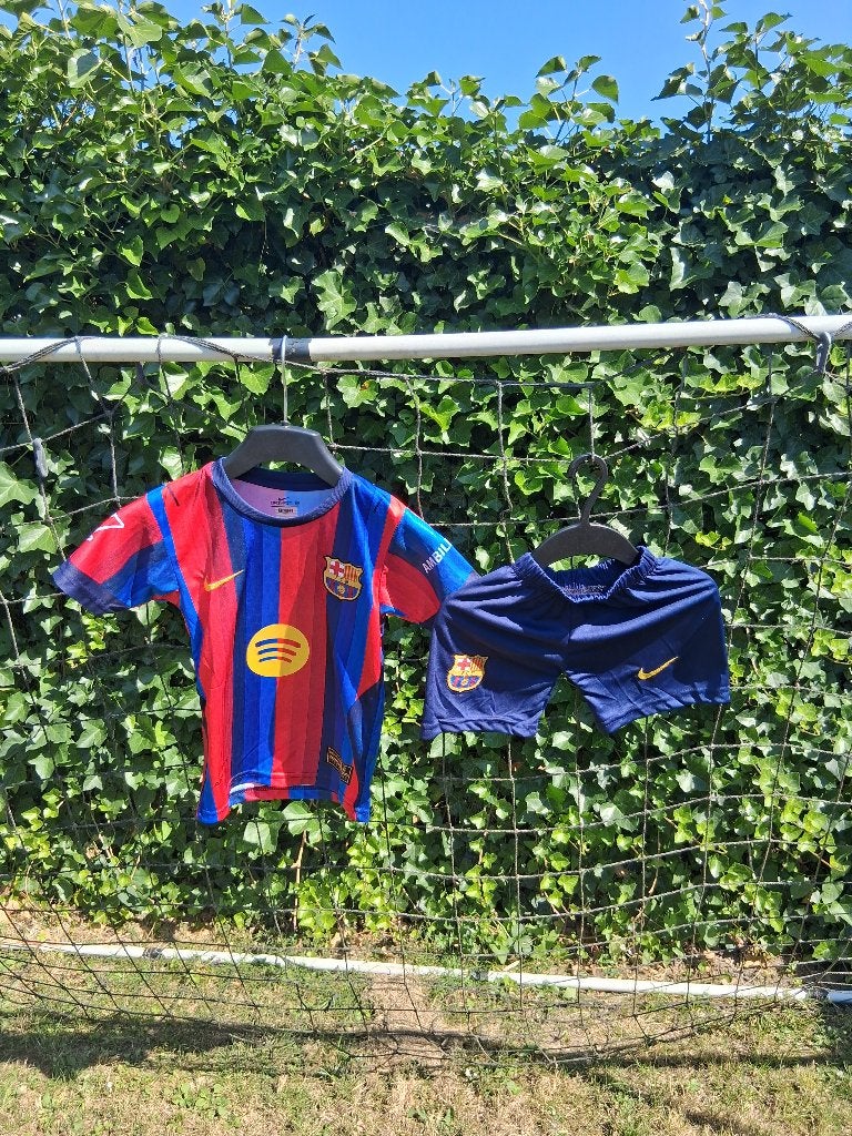 Barcelona voetbaltenue/Lamine Yamal/116-122/Nieuw, Maat XS of kleiner, Ophalen of Verzenden, Nieuw, Set
