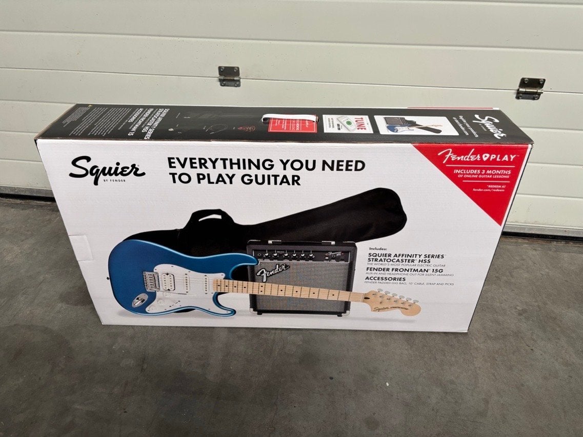 Squier Affinity Stratocaster HSS Pack + Fender versterker, Muziek en Instrumenten, Snaarinstrumenten | Gitaren | Elektrisch, Fender