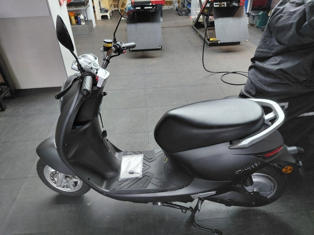 Electrische scooter Yadea Cu matgrijs, Elektrisch, Zo goed als nieuw, Ophalen, Overige merken
