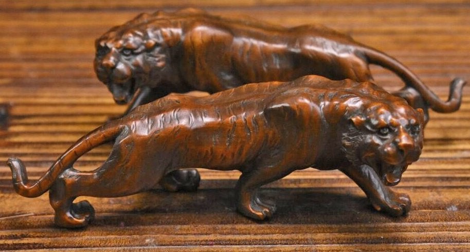Set van twee buxus houten tijgers, Antiek en Kunst, Houtsnijwerk, Minder dan 20 cm, Ophalen of Verzenden, Hout