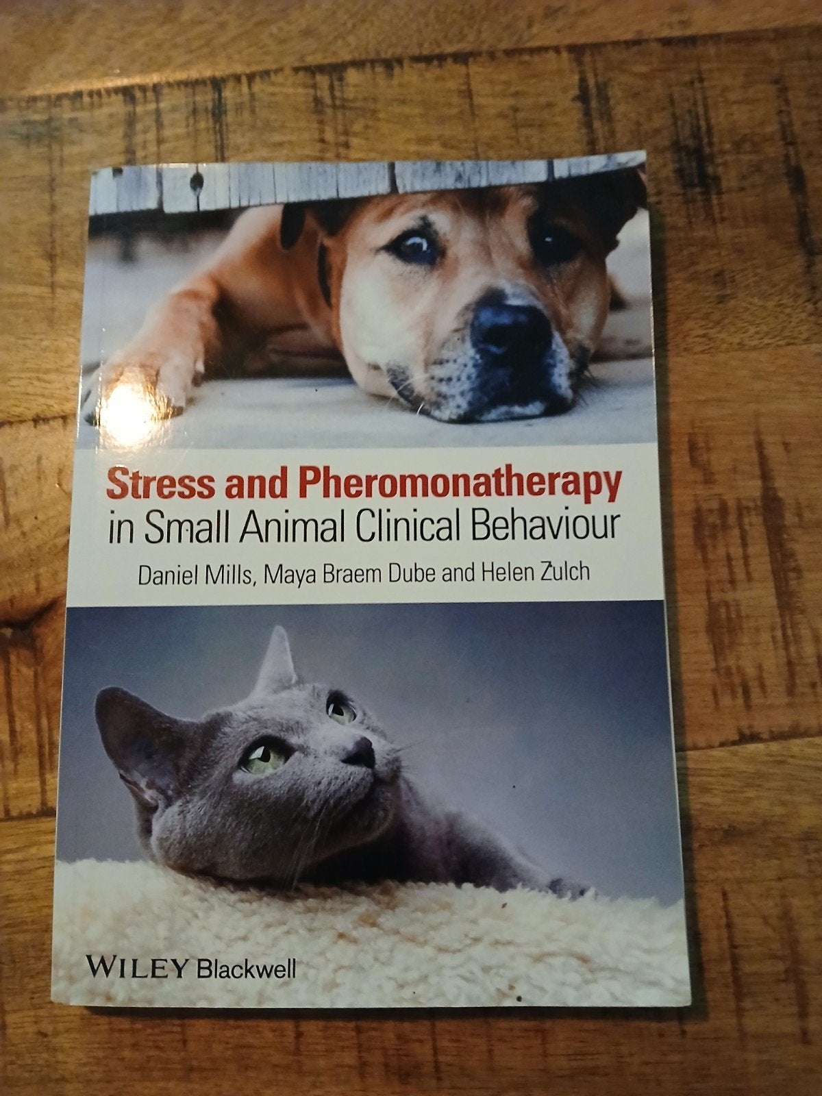 Stress en Feromonentherapie  Kleine Dieren, Boeken, Ophalen of Verzenden, Zo goed als nieuw, Honden, Daniel Mills, Maya Braem Dube, Helen Zulch