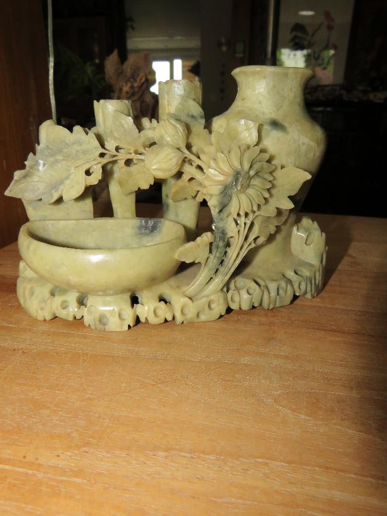 Vintage chinese handgesneden speksteen lotus sculptuur vaas, Antiek en Kunst, Overige typen, Minder dan 20 cm, Ophalen of Verzenden