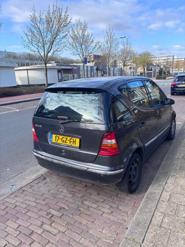 Mercedes-Benz A-Klasse 1.4 A140 Classic 2001 Grijs, Auto's, Mercedes-Benz, Voorwielaandrijving, Stof, 4 cilinders, 49 €/maand