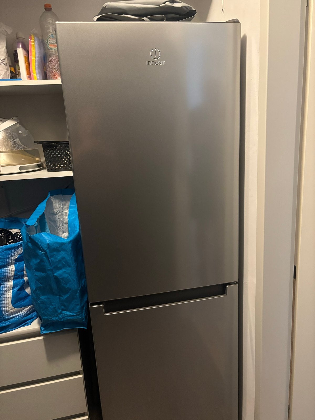 Indesit Koelvriescombinatie LI7 S1E S - Zo goed als nieuw, Witgoed en Apparatuur, 200 liter of meer, Met aparte vriezer, Zo goed als nieuw