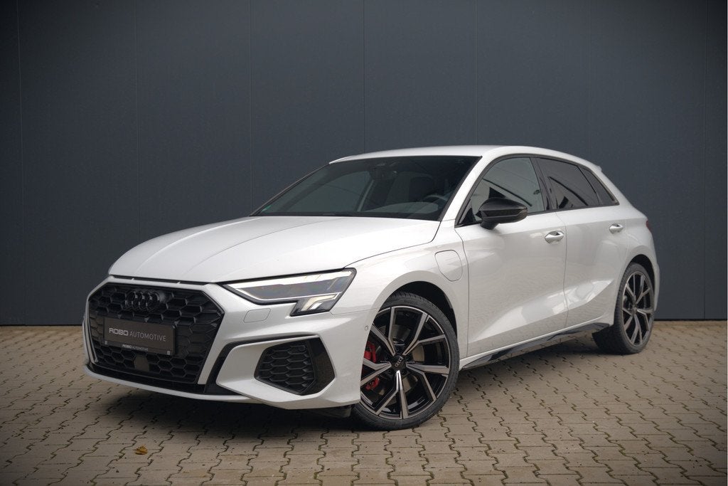 Audi A3 Sportback 45 TFSI e S edition Competition | S-Line |, Auto's, Audi, Gebruikt, 4 cilinders, Alcantara, Wit