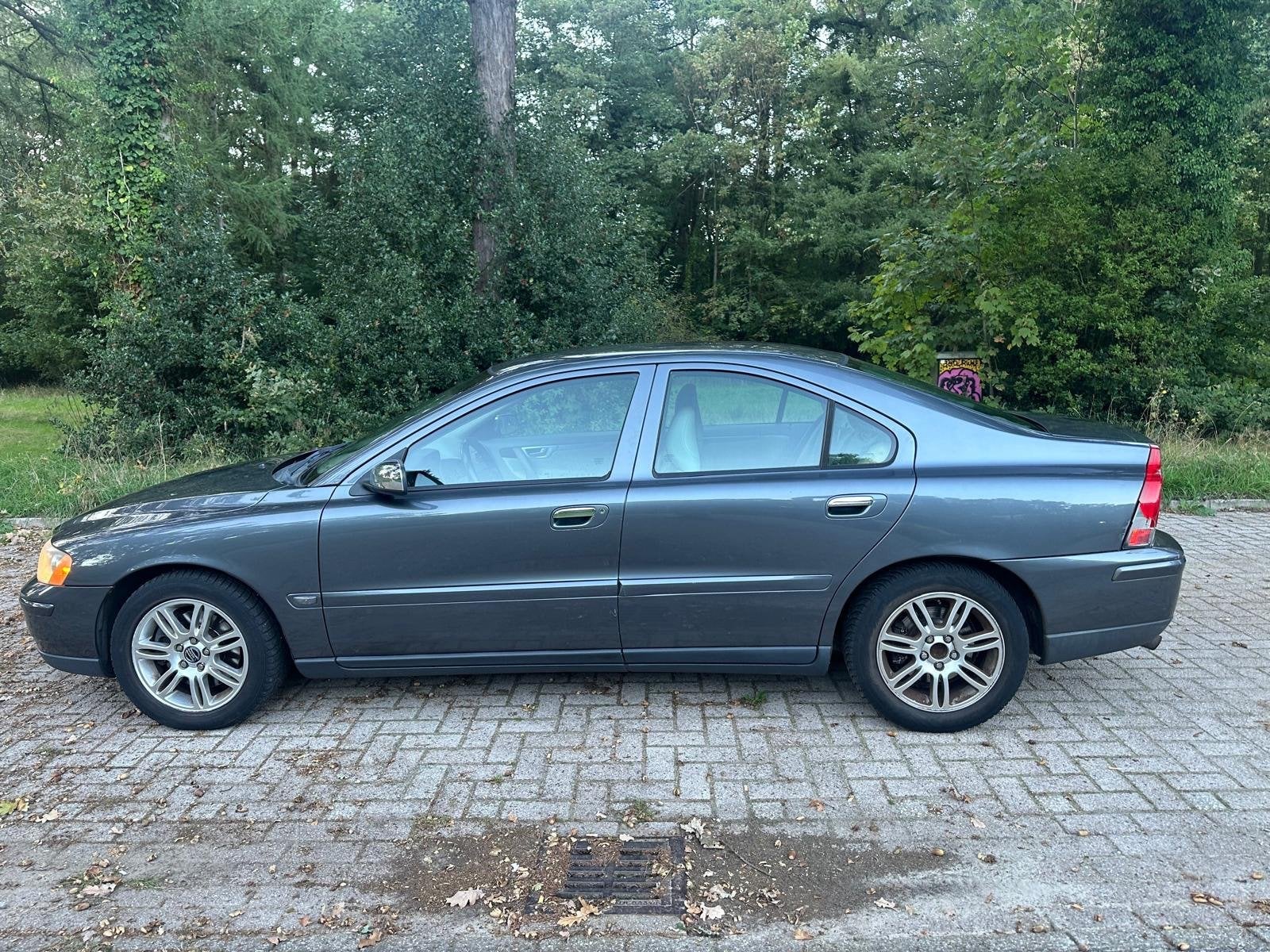 Volvo S60 2.0T 5 cilinder turbo automaat 2005, Auto's, Gebruikt, Beige, 1984 cc, S60