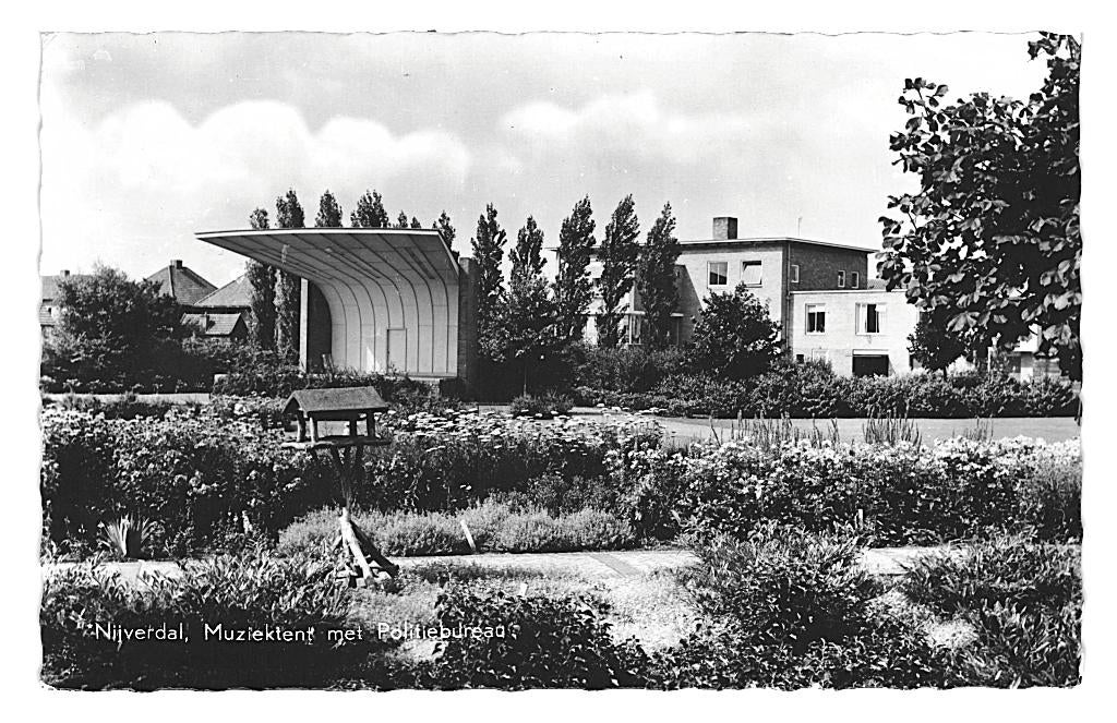 983525 Nijverdal Muziektent Politiebureau Ov 1960 Onbeschr, Verzamelen, Ansichtkaarten | Nederland, Ophalen of Verzenden, 1960 tot 1980