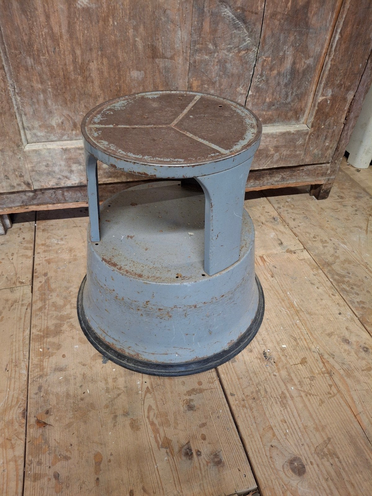 Oude ijzeren industriële kruk krukje brocante, Ophalen of Verzenden