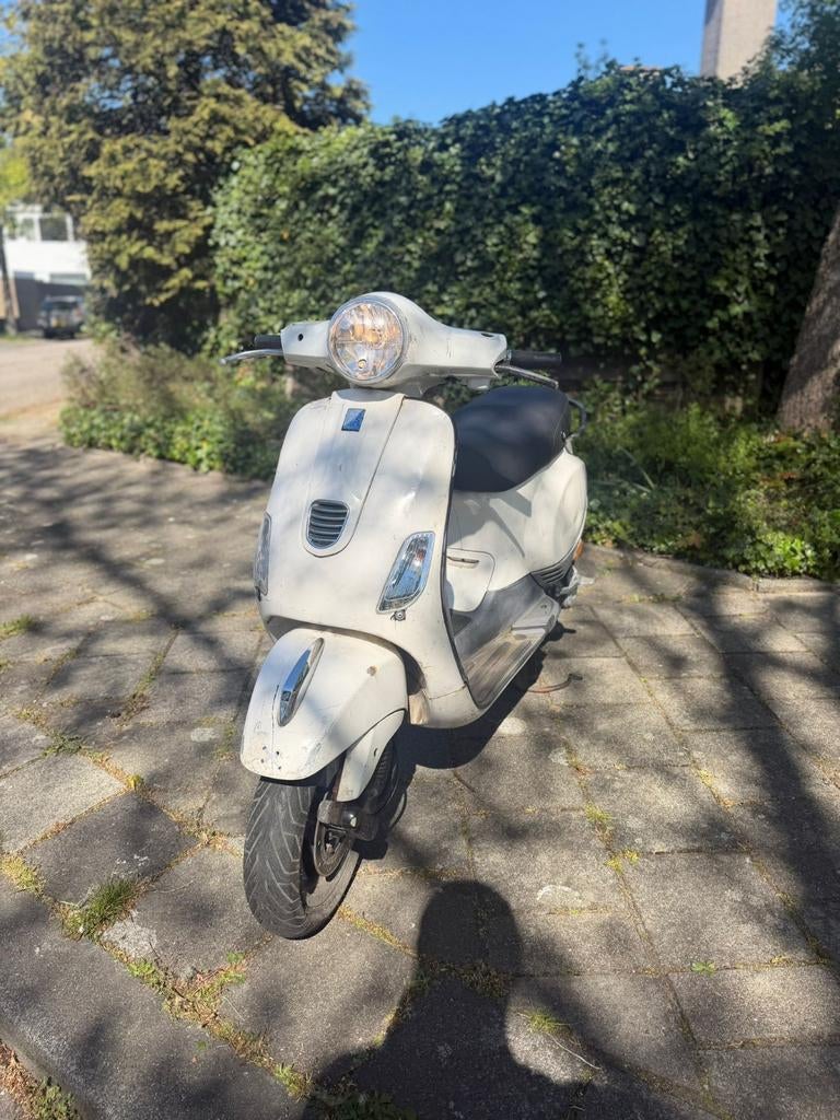 Vespa Lx geel kenteken milleuzone, Fietsen en Brommers, Scooters | Vespa, Ophalen, Maximaal 45 km/u, Zo goed als nieuw, Benzine