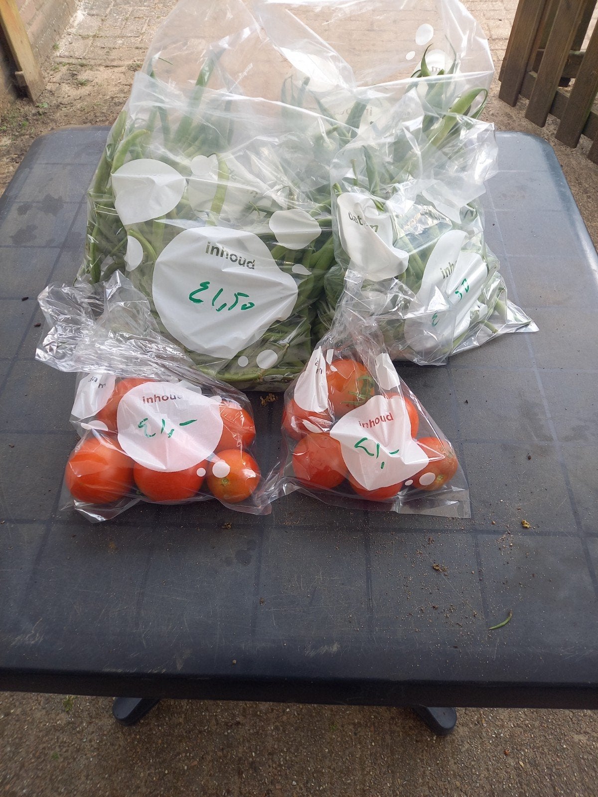 sperziebonen en tomaten, Ophalen