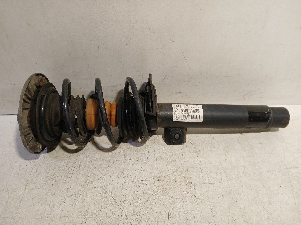 Veerpoot rechts voor BMW 1 serie, Auto-onderdelen, Onderdelen@venauto.nl, Van der Ven Autorecycling B.V., Gebruikt, Ettenseweg 76, 4706 PB Roosendaal, The Netherlands