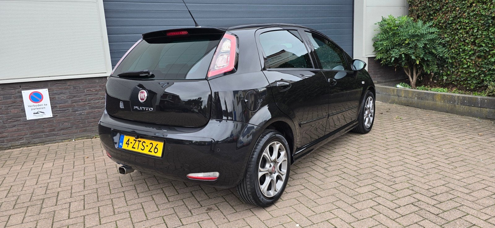 Foto 17 van Fiat Punto 0.9 Twinair74KW 5DR 2015 ,Carplay,Grote beurt,apk