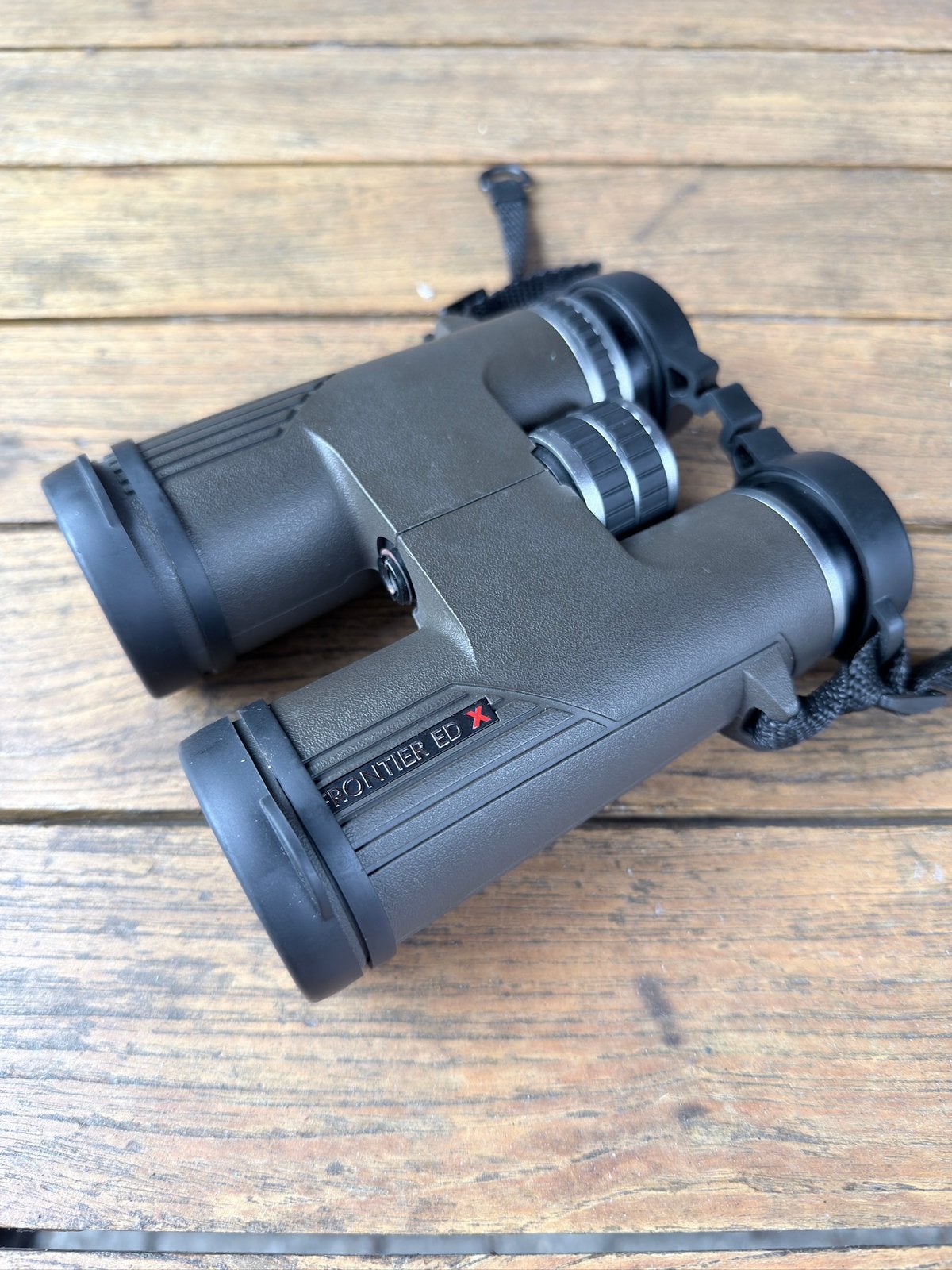 Hawke 8x42 Frontier groen, Zo goed als nieuw, 8 tot 12x, Met hoes of tas, Porro (met knik)